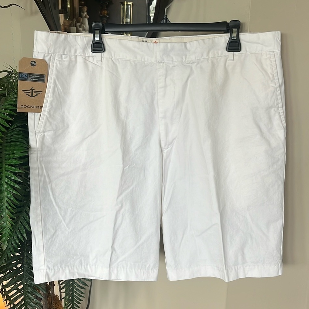 Brand New Dockers Flat Front White Khaki Shorts Straight Fit Golf Casual
